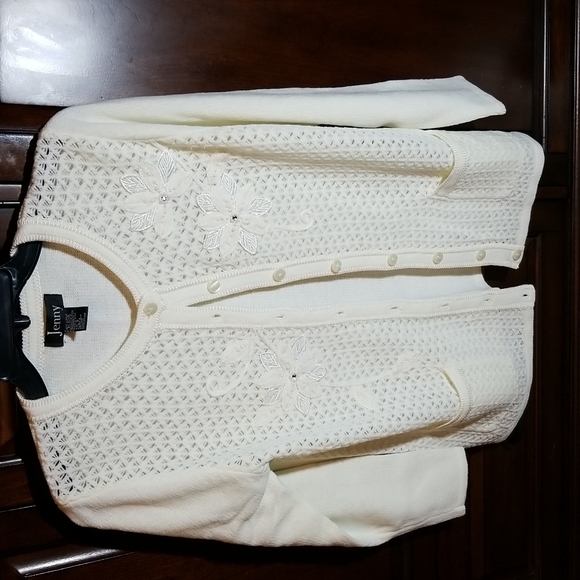 Ivory cardigan sweater - Picture 3 of 8